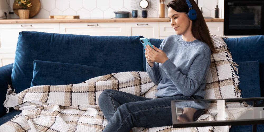 Crestron Home® Crestron Home®